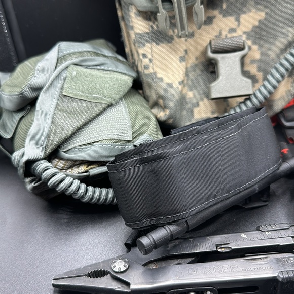 Army First Aide Kit - Picture 3 of 4